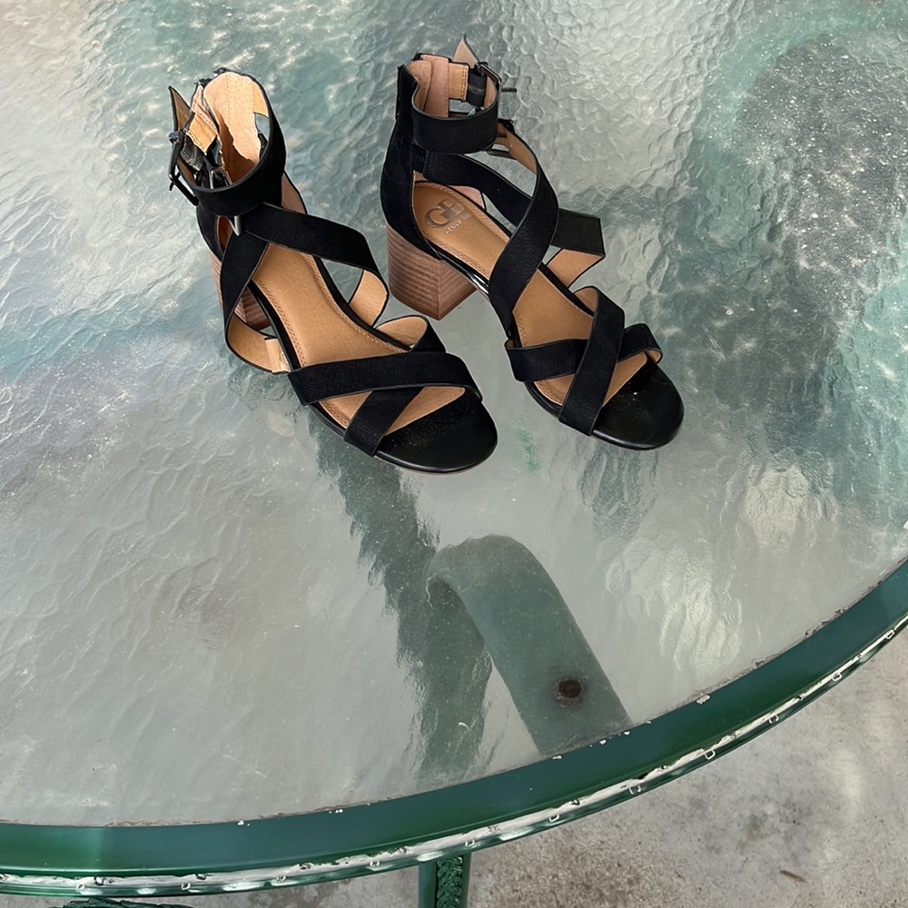 Gianni Bini black leather with straps